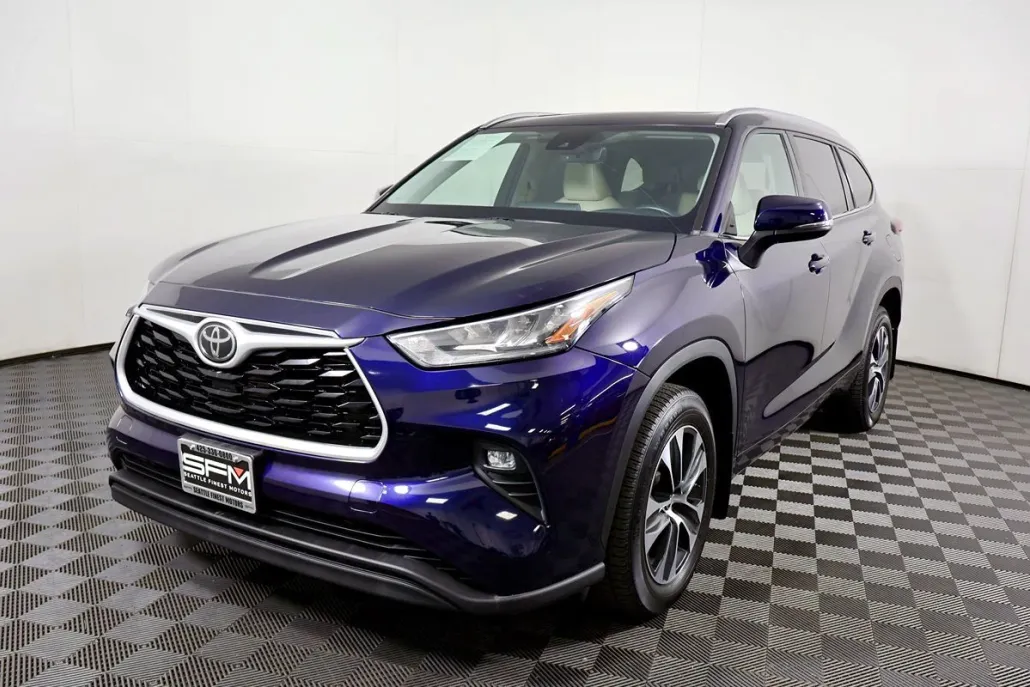 2021 Toyota Highlander XLE photo 1