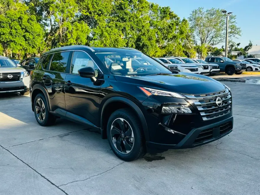 2025 Nissan Rogue SV photo 1
