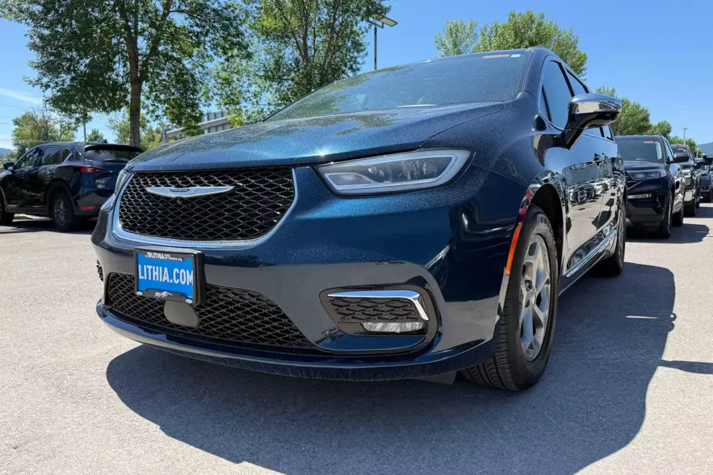 2023 Chrysler Pacifica Limited photo 1