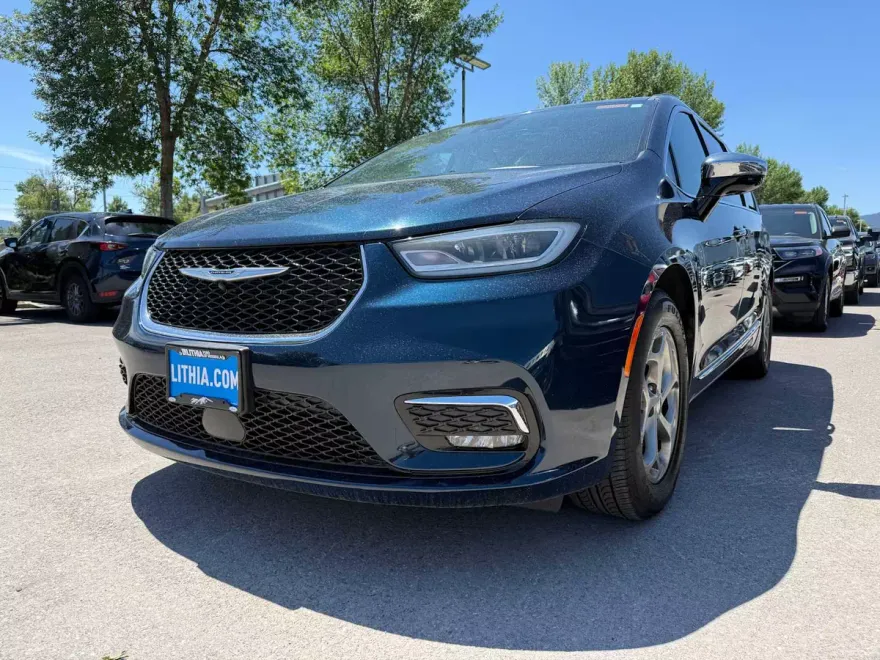 2023 Chrysler Pacifica Limited photo 1