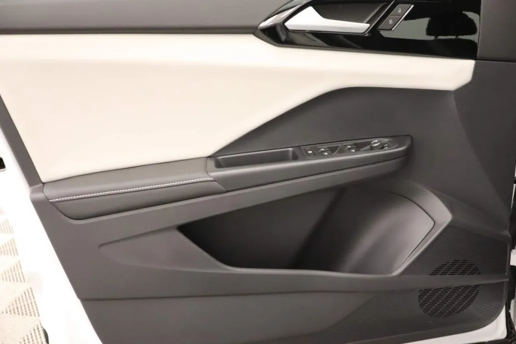 2025 Volkswagen Taos S photo 1
