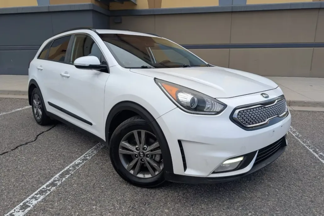 2017 Kia Niro EX photo 1