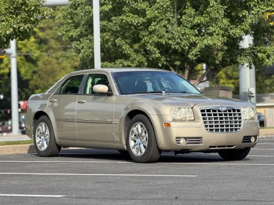 2009 Chrysler 300 Touring photo 1