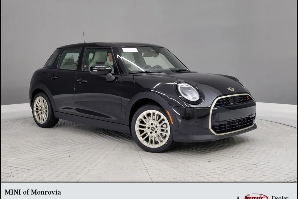 2025 Mini Cooper Signature photo 1