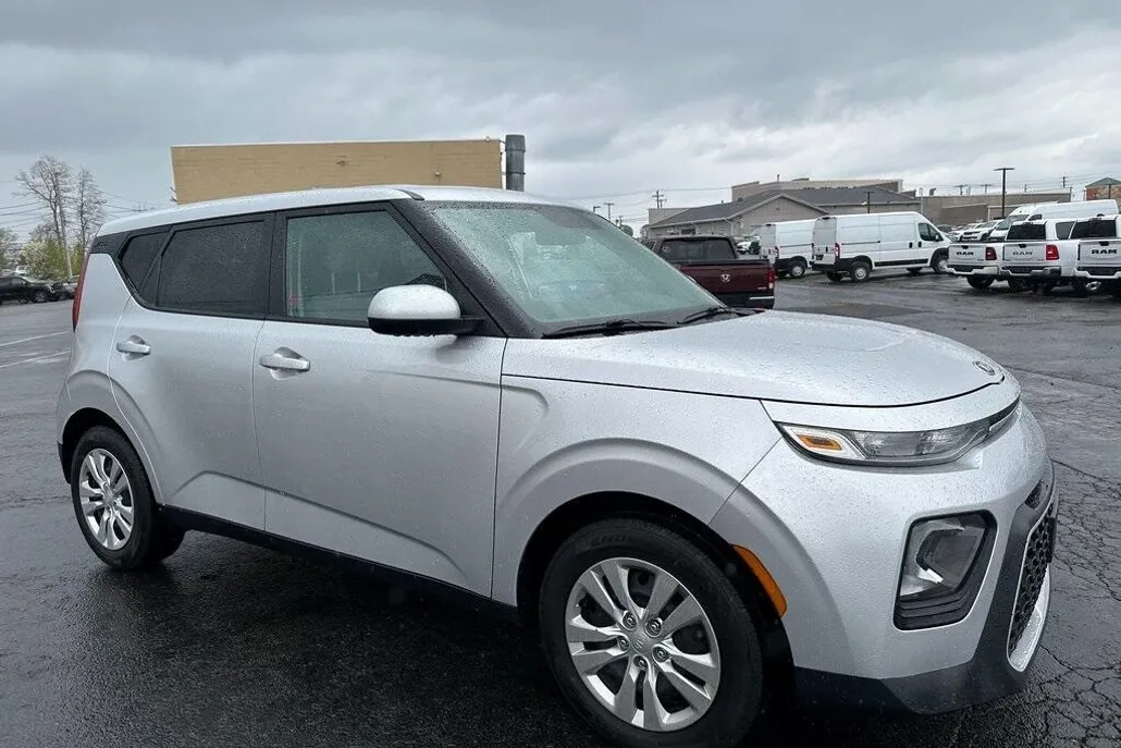 2021 Kia Soul LX photo 1
