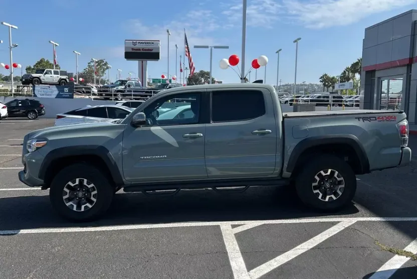 2022 Toyota Tacoma TRD Off-Road V6 photo 1