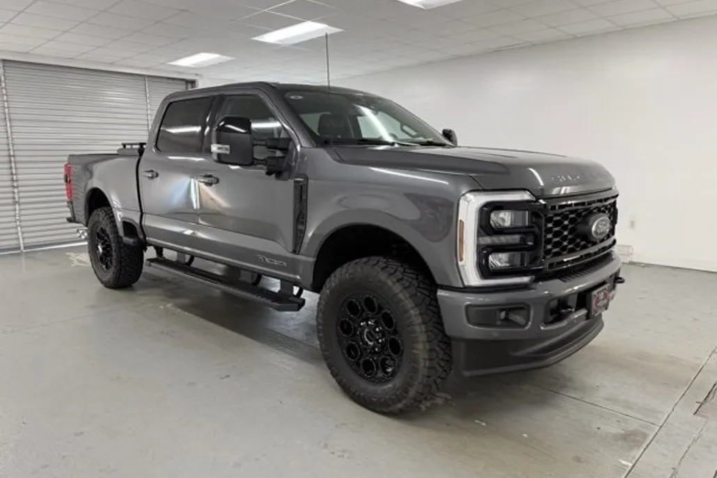 2025 Ford F-250 Lariat photo 1