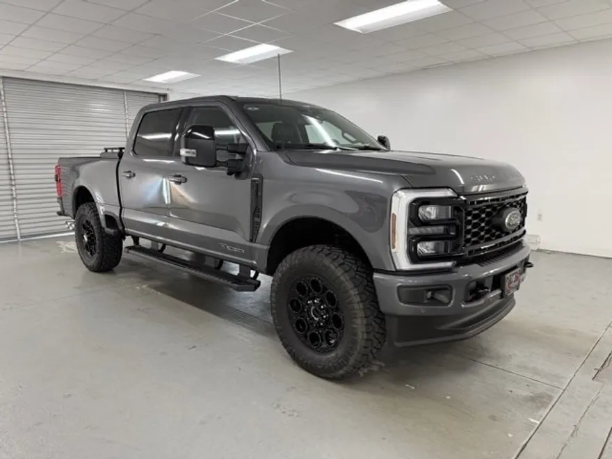 2025 Ford F-250 Lariat photo 1