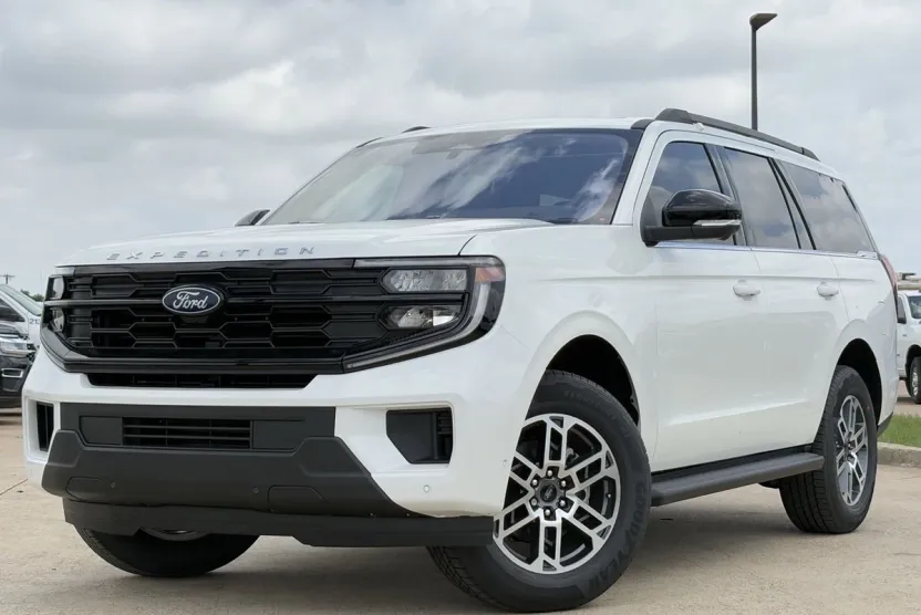 2025 Ford Expedition XLT photo 1