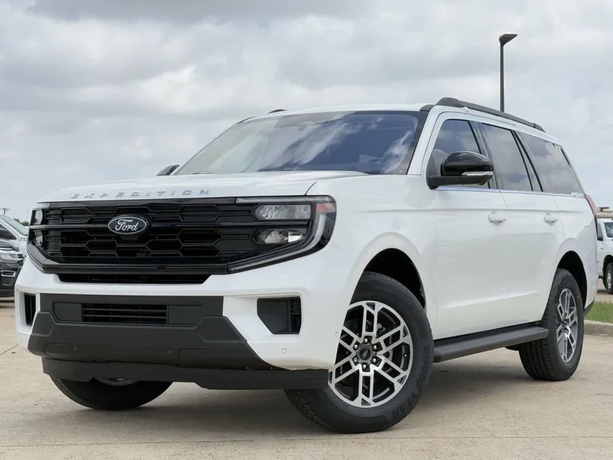 2025 Ford Expedition XLT photo 1