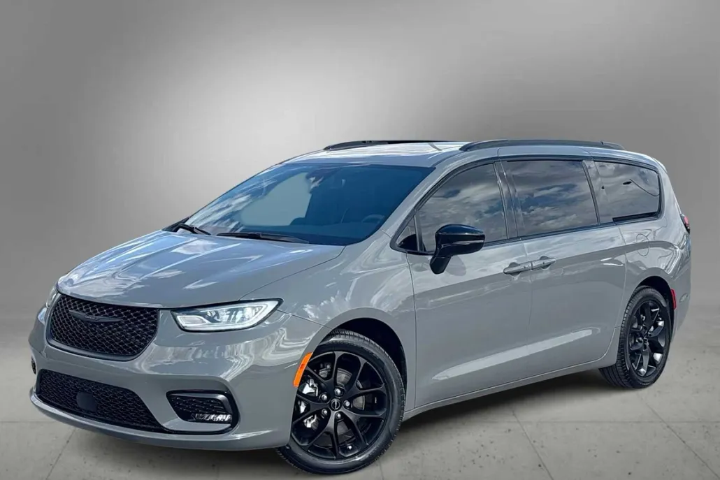 2023 Chrysler Pacifica Limited photo 1