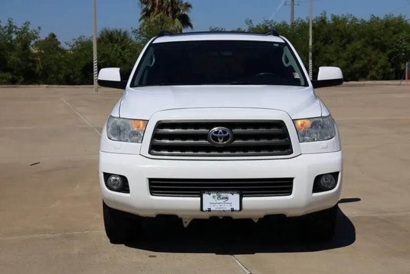 2013 Toyota Sequoia SR5 photo 1