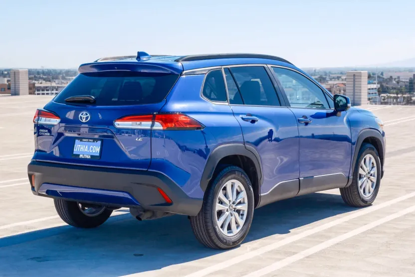 2024 Toyota Corolla Cross LE photo 1