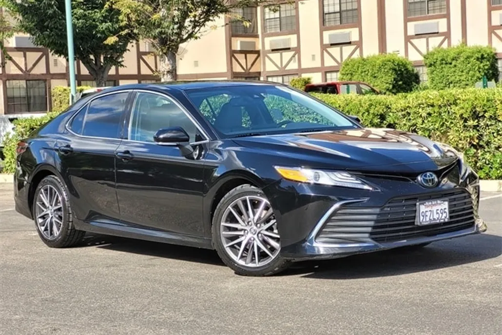 2023 Toyota Camry XLE photo 1