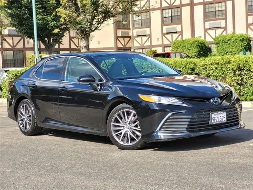 2023 Toyota Camry XLE photo 1