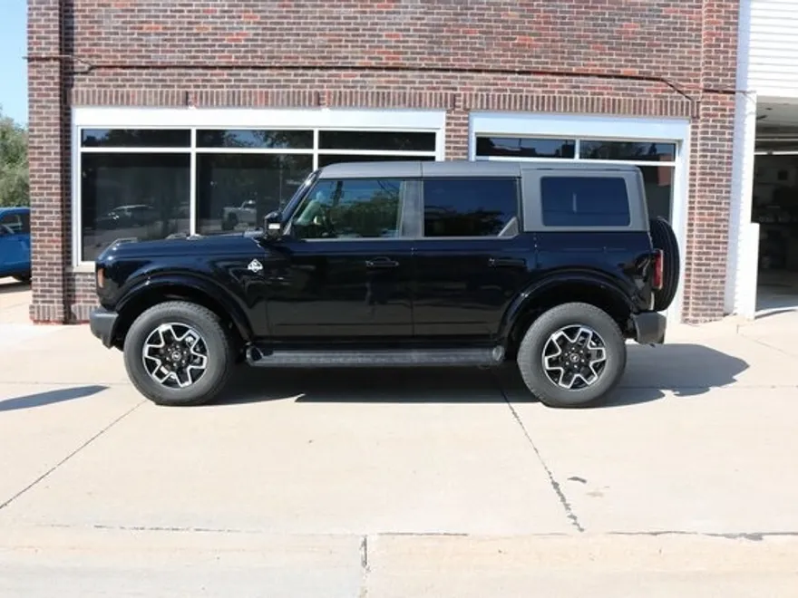 2025 Ford Bronco Outer Banks photo 1