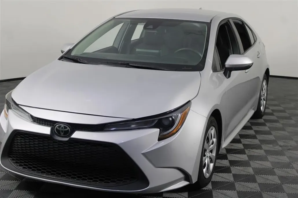 2020 Toyota Corolla LE photo 1