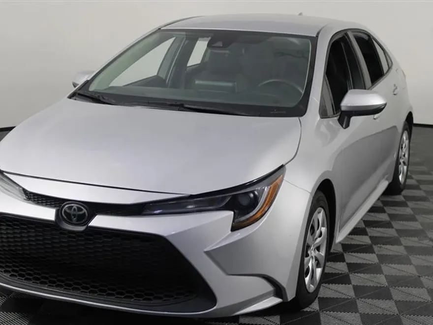 2020 Toyota Corolla LE photo 1