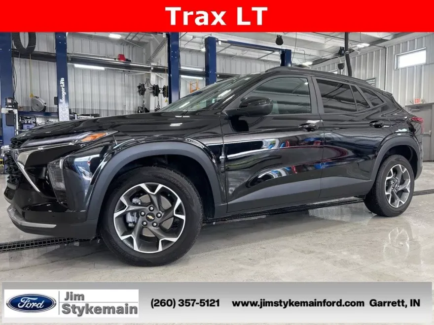 2024 Chevrolet Trax LT photo 1