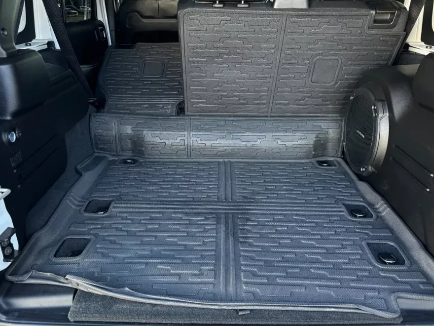2024 Jeep Wrangler Sahara 4xe photo 15