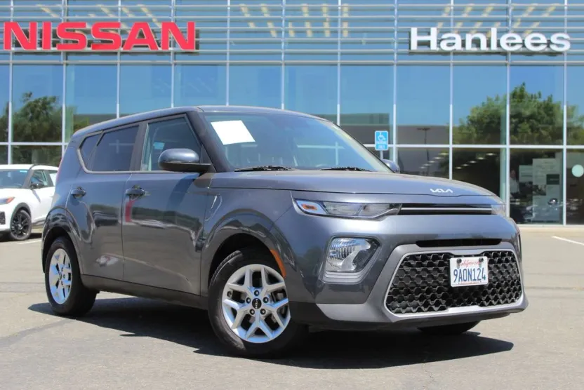 2022 Kia Soul LX photo 1