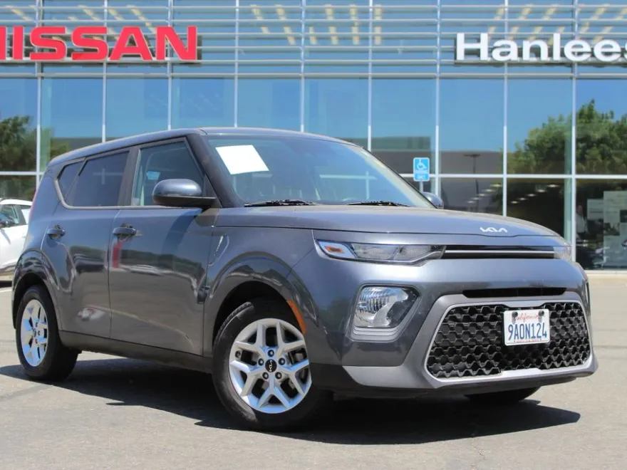 2022 Kia Soul LX photo 1