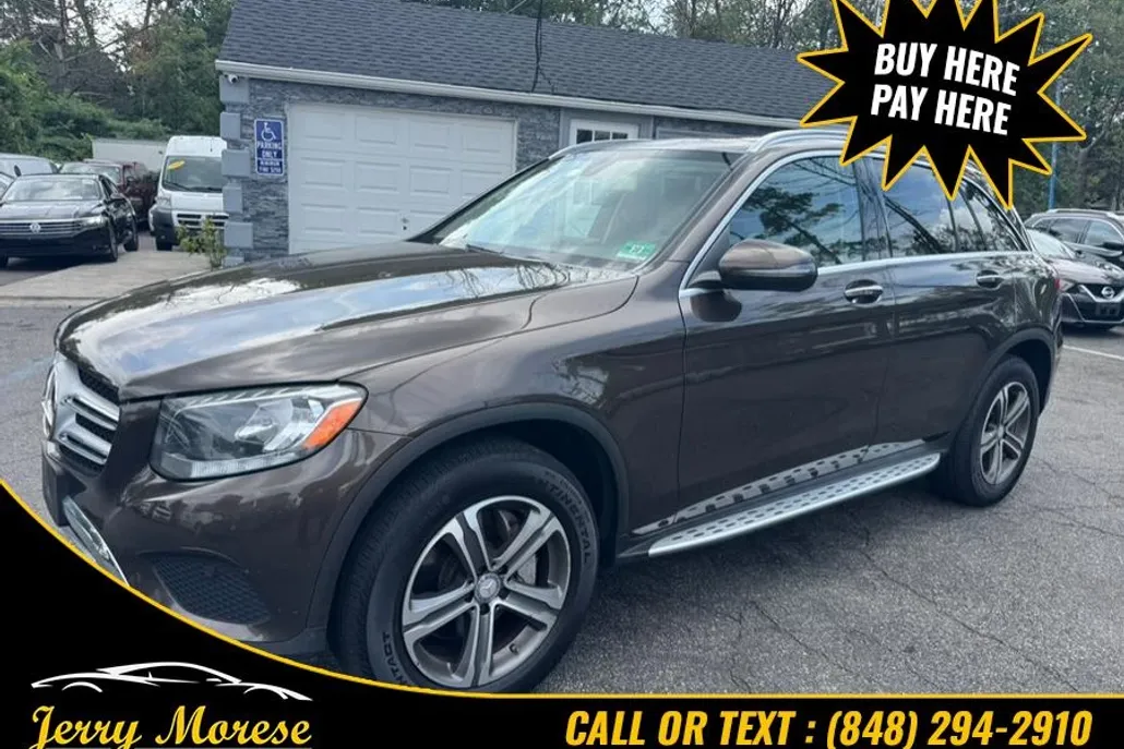 2017 Mercedes Benz GLC 300 4MATIC photo 1