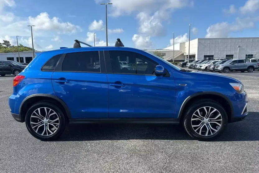 2019 Mitsubishi Outlander Sport ES photo 1