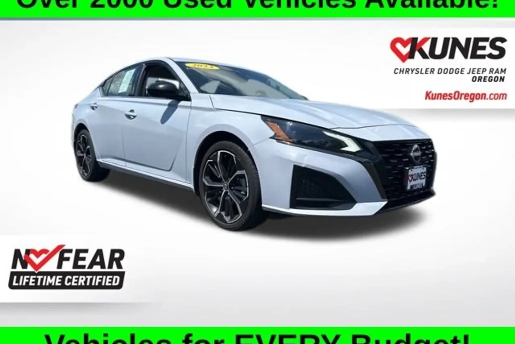 2023 Nissan Altima 2.5 SR photo 1