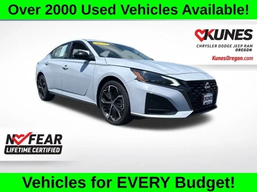 2023 Nissan Altima 2.5 SR photo 1
