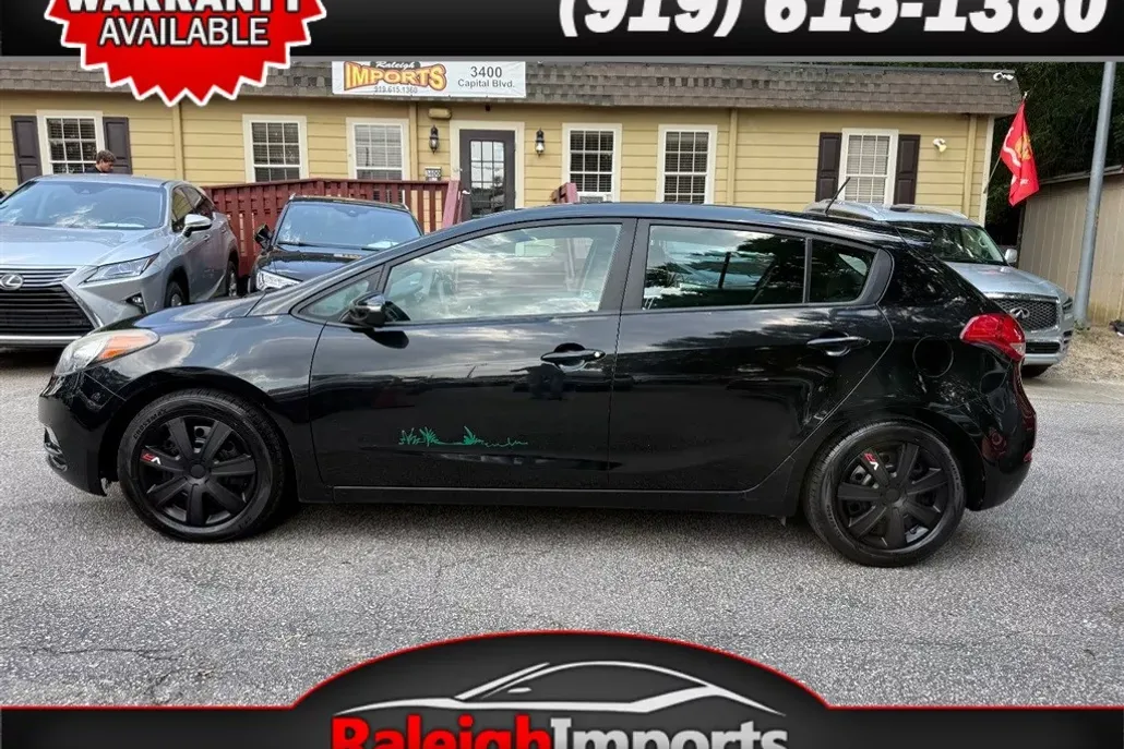 2016 Kia Forte 5-Door LX photo 1