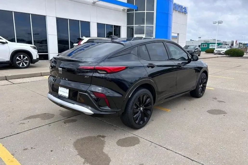 2024 Buick Envista ST photo 1