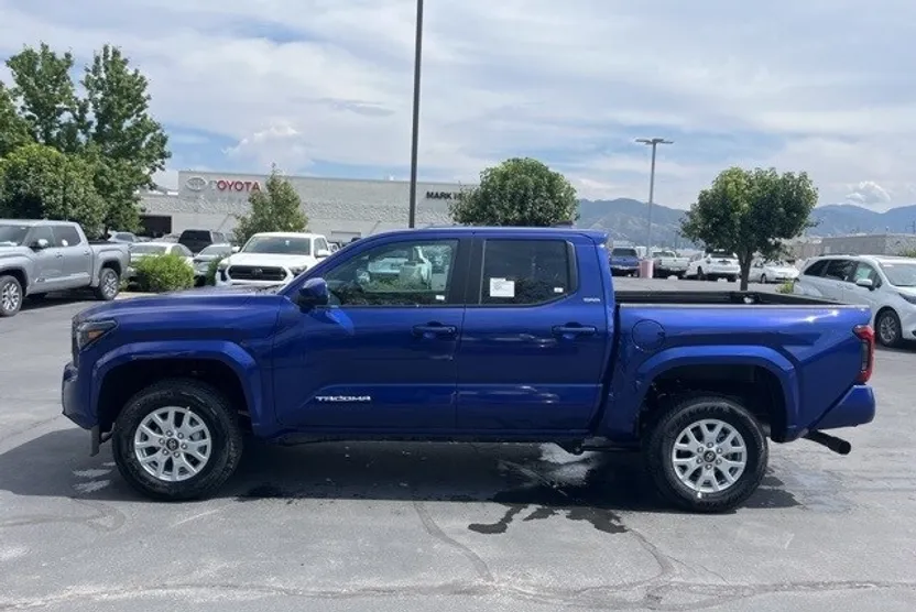 2025 Toyota Tacoma SR5 4x4 Double Cab photo 1