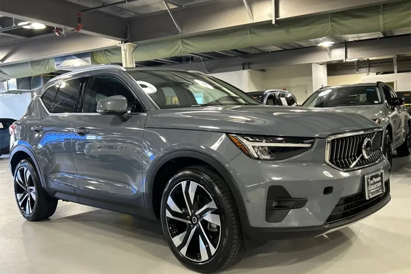 2023 Volvo XC40 AWD Plus photo 1