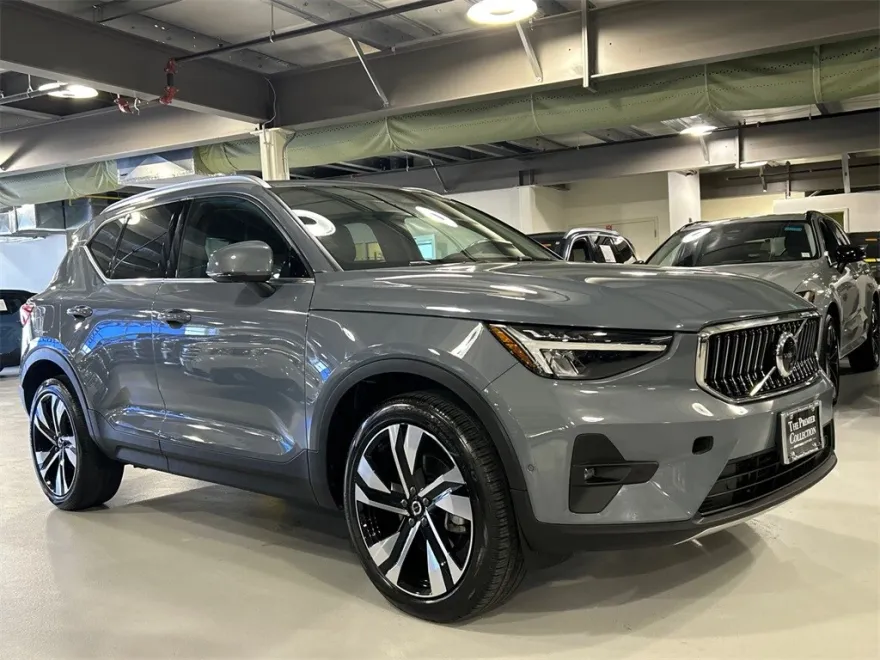 2023 Volvo XC40 AWD Plus photo 1
