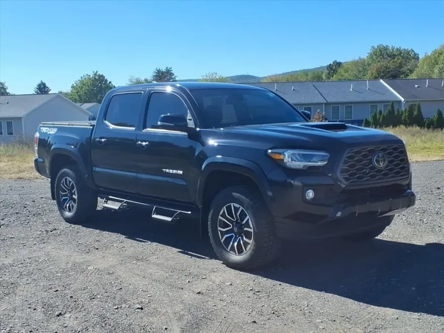 2022 Toyota Tacoma TRD Sport photo 1