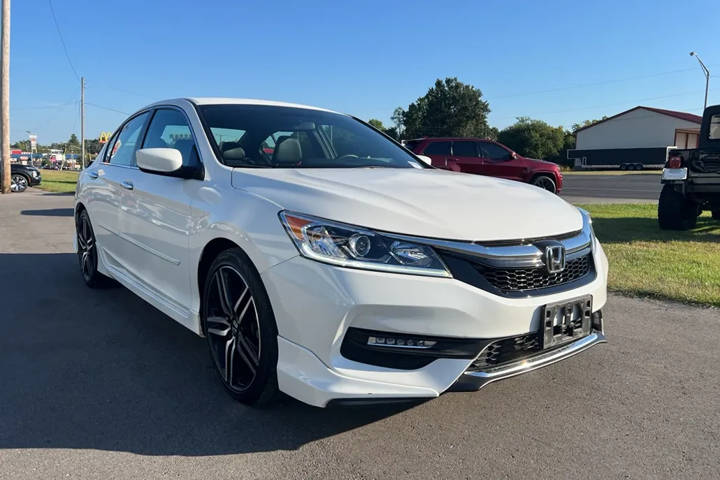 2017 Honda Accord Sport photo 1