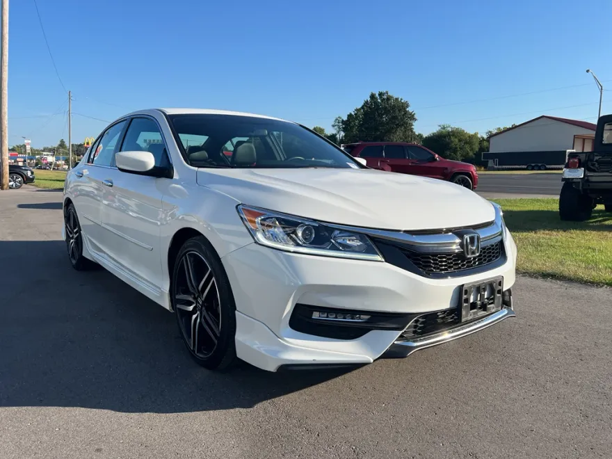 2017 Honda Accord Sport photo 1