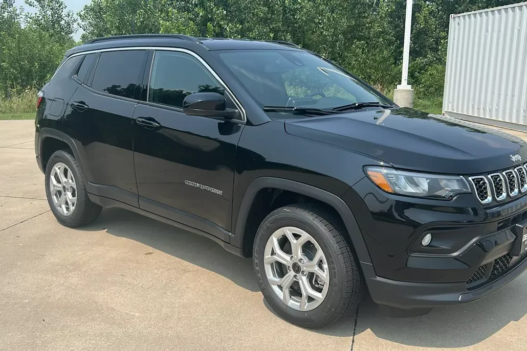 2025 Jeep Compass Latitude photo 1