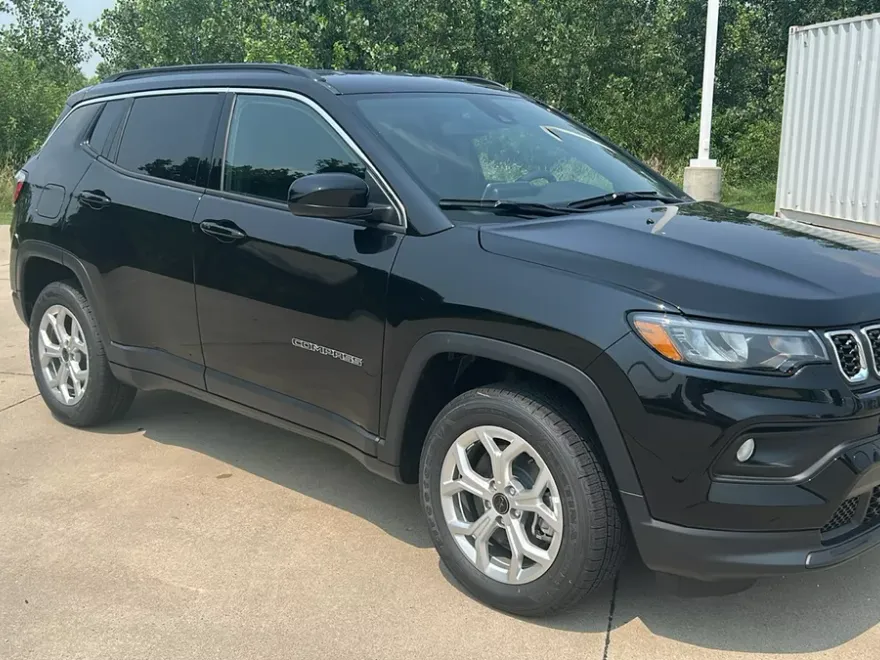 2025 Jeep Compass Latitude photo 1