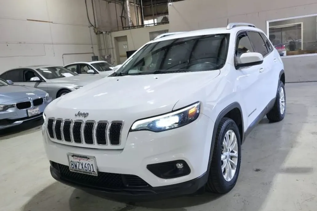 2019 Jeep Cherokee Latitude Sport photo 1