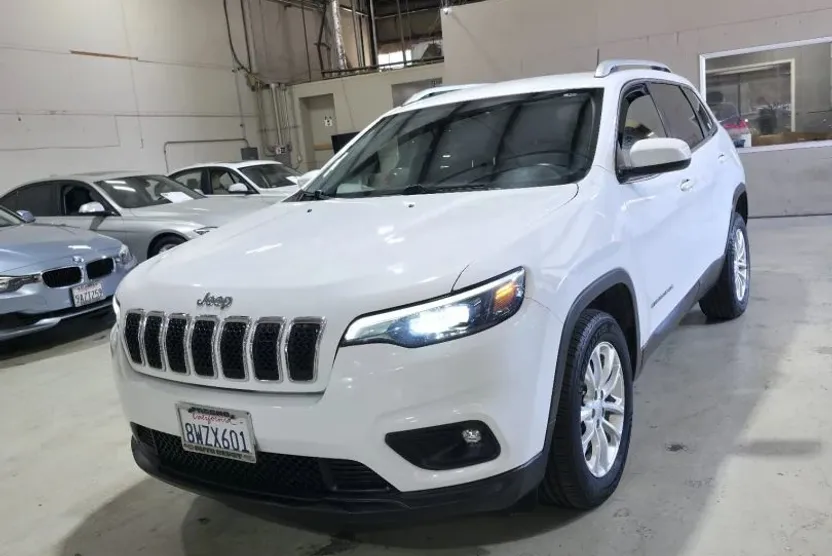 2019 Jeep Cherokee Latitude Sport photo 1