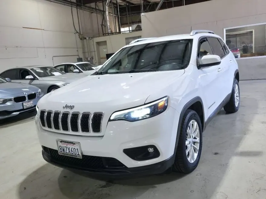 2019 Jeep Cherokee Latitude Sport photo 1