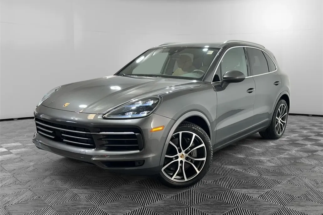 2021 Porsche Cayenne S photo 1