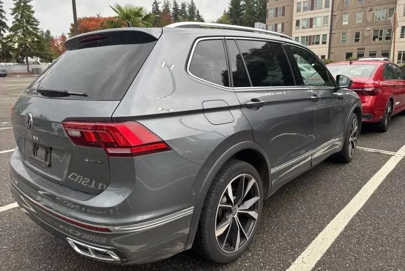 2022 Volkswagen Tiguan SEL Premium R-Line photo 1