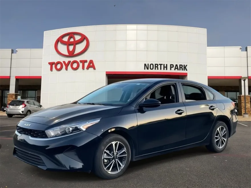 2024 Kia Forte LXS photo 1