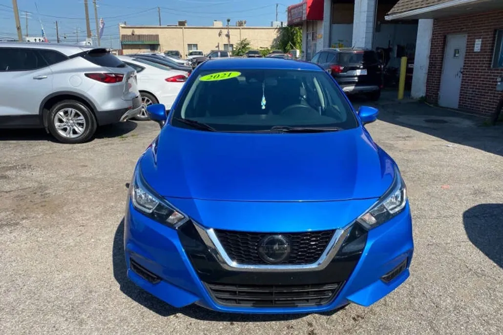 2021 Nissan Versa SV photo 1