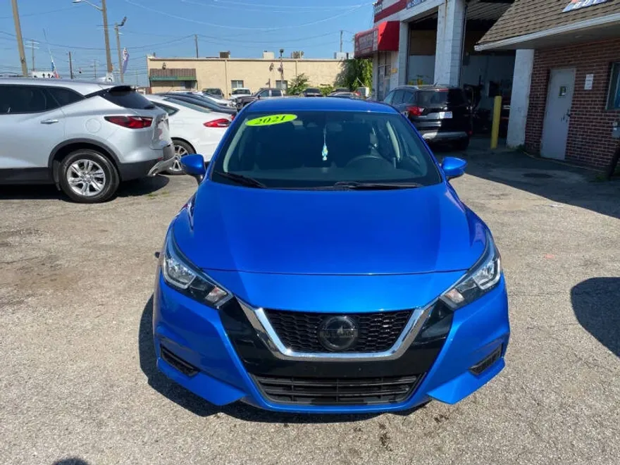 2021 Nissan Versa SV photo 1