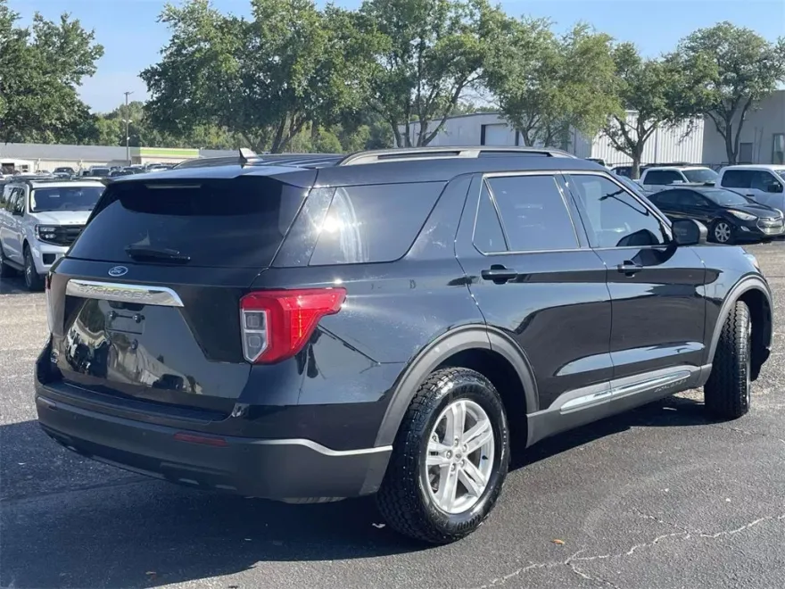2021 Ford Explorer XLT photo 1