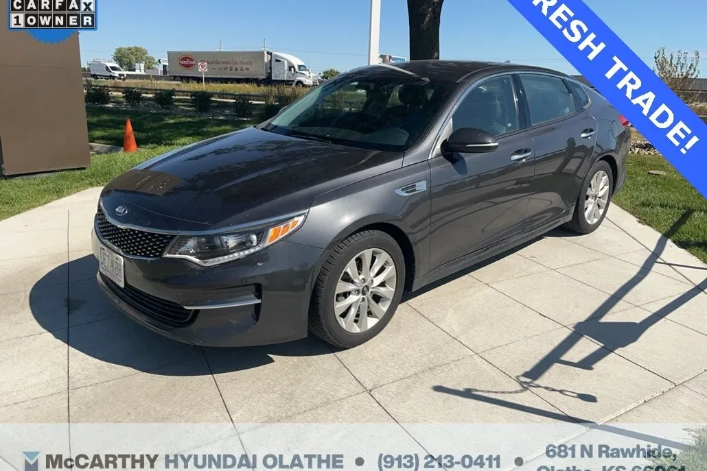 2018 Kia Optima EX photo 1